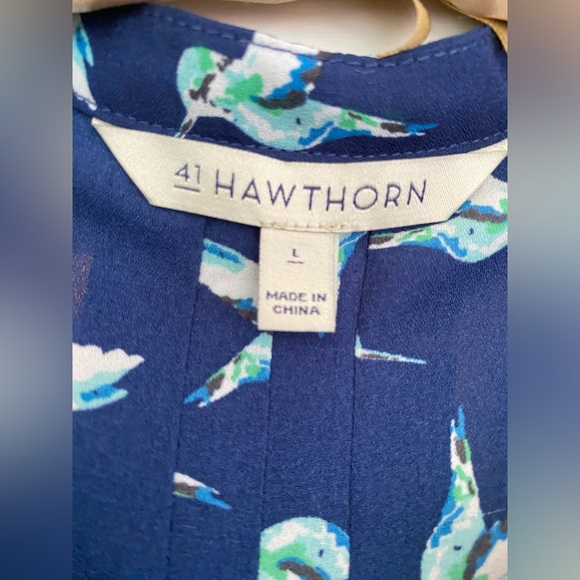 41 Hawthorne Women’s 3/4 length tie sleeve vneck blouse - Picture 3 of 4